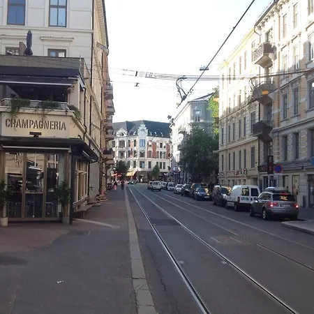 Just Behind The Royal Palace Leilighet